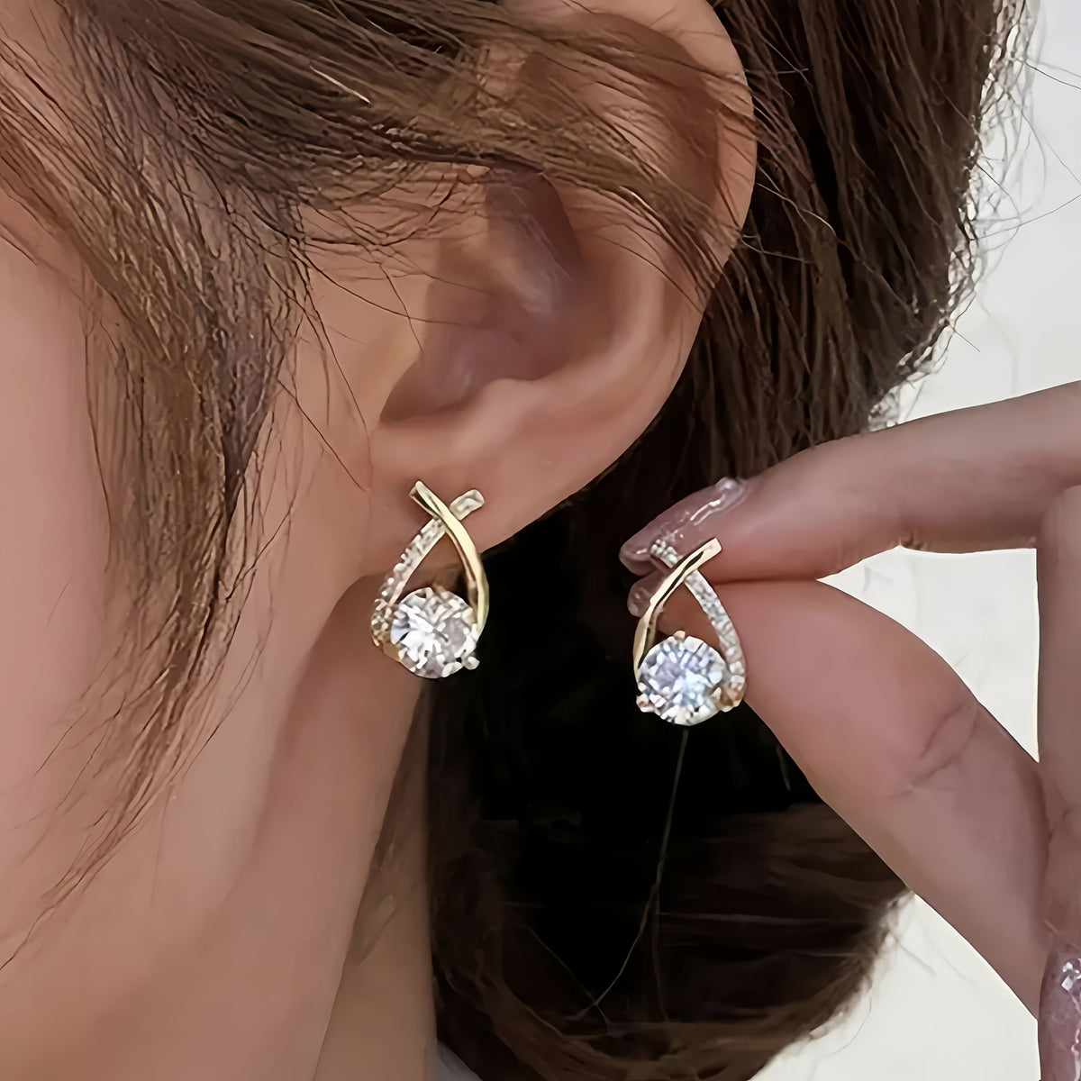 Coline | Boucles d'Oreilles Croix Dorées à Zircons