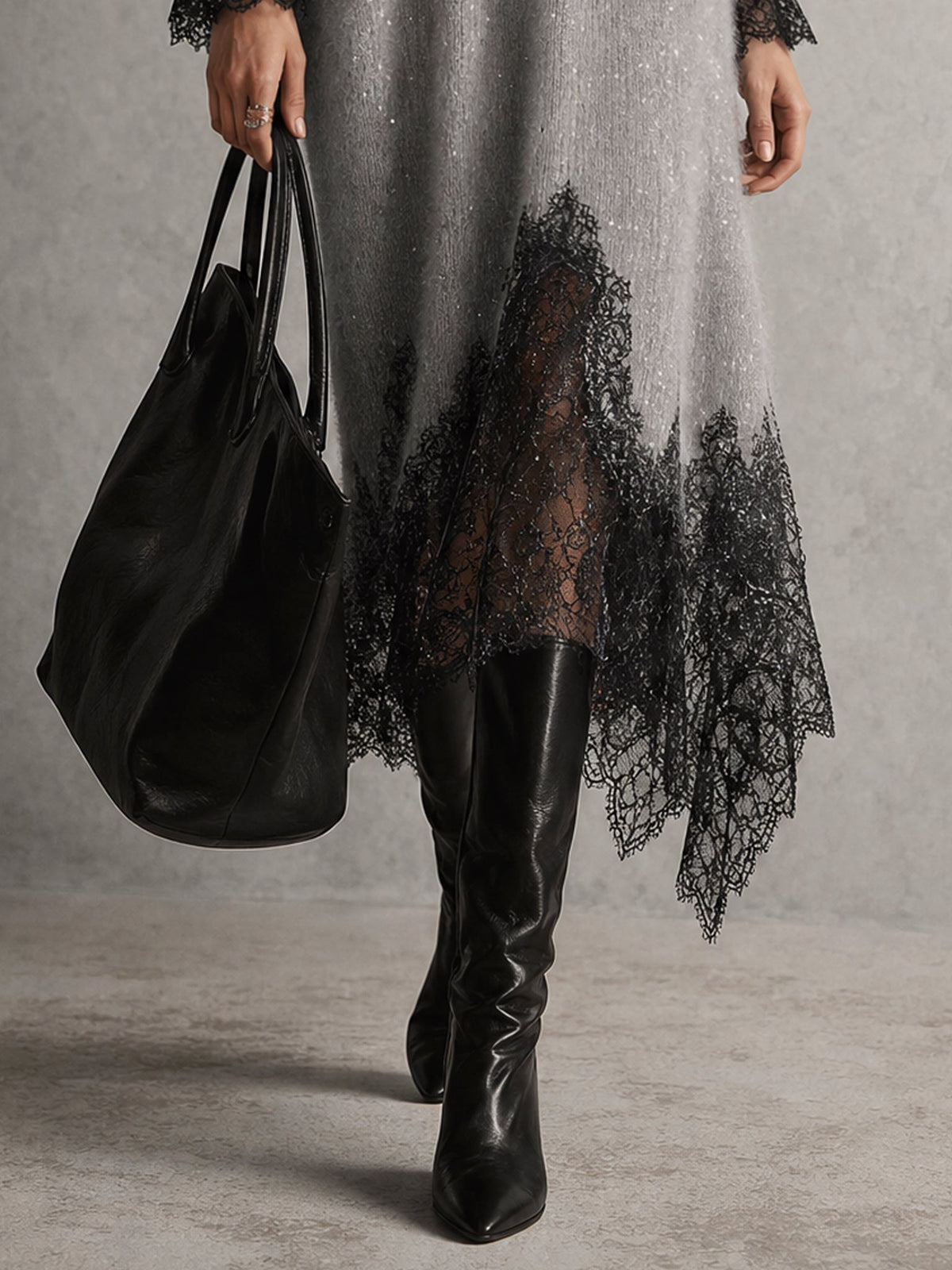 Colette | Robe Midi Grise en Maille à Ourlet en Dentelle
