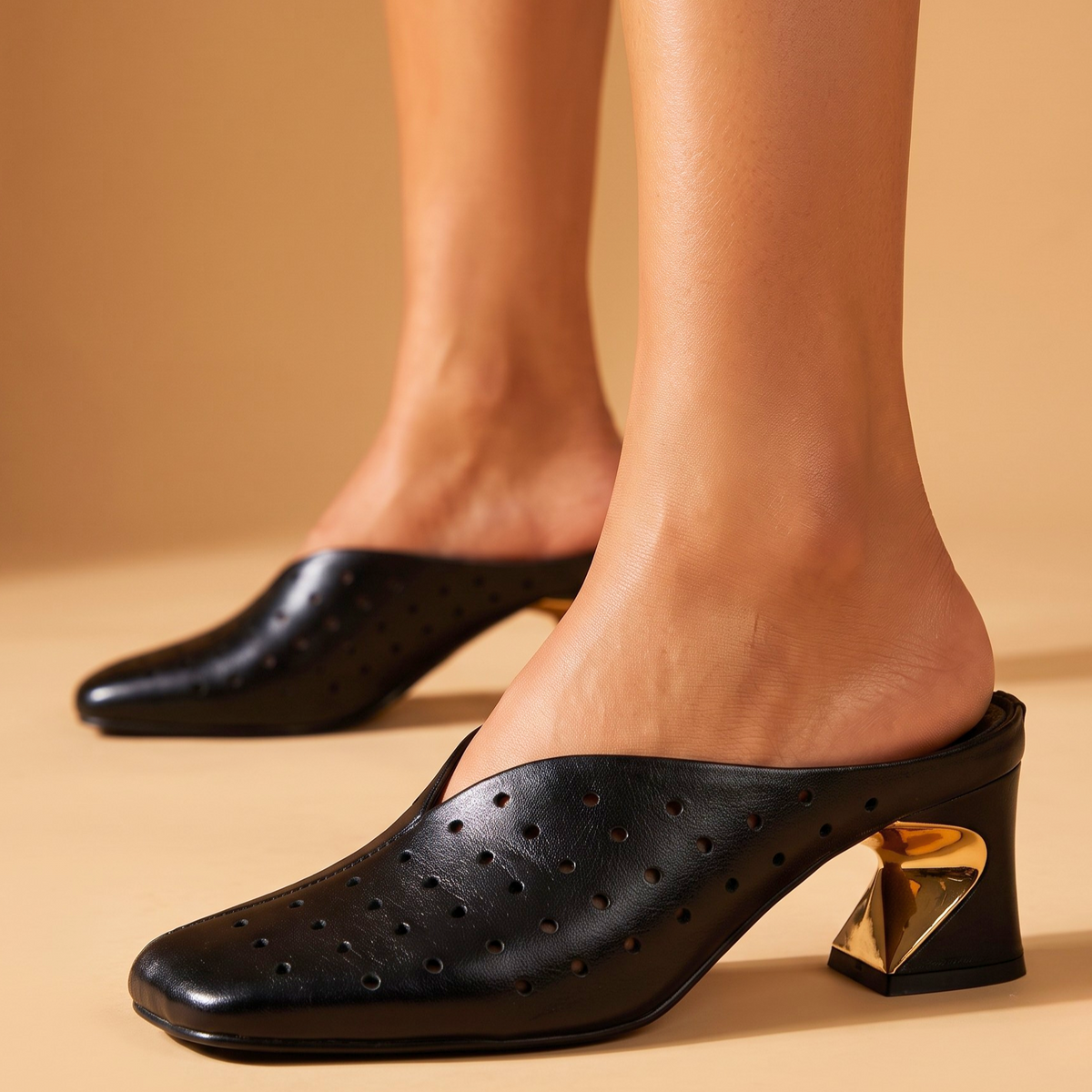 Nell - Mules Perforées à Talon Doré