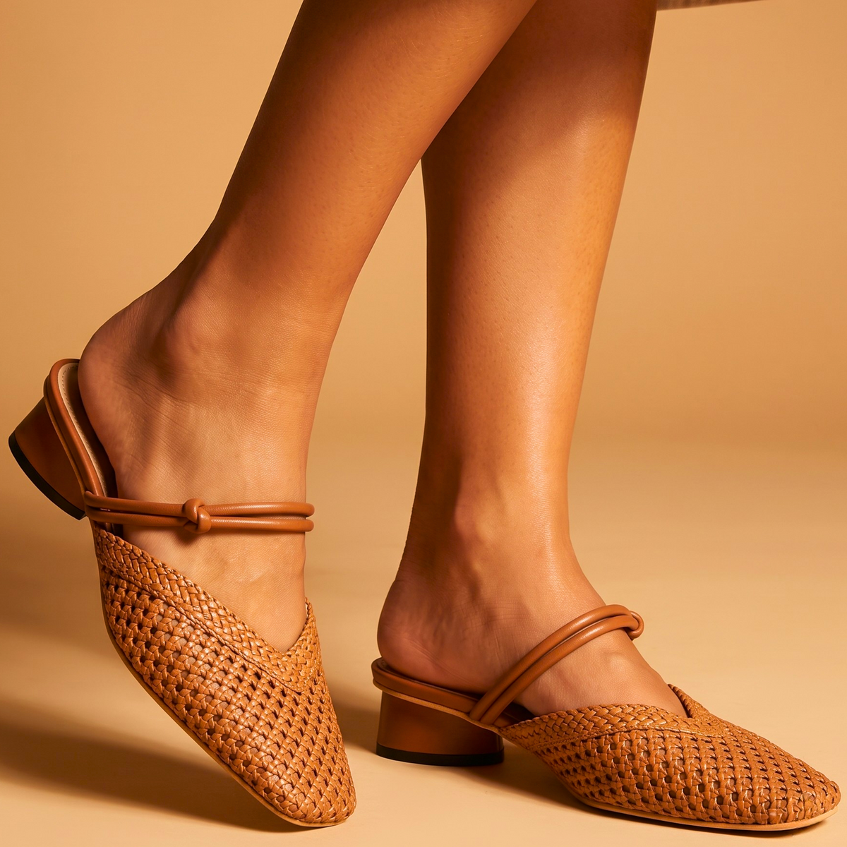 Pia - Mules Tressées à Double Bride