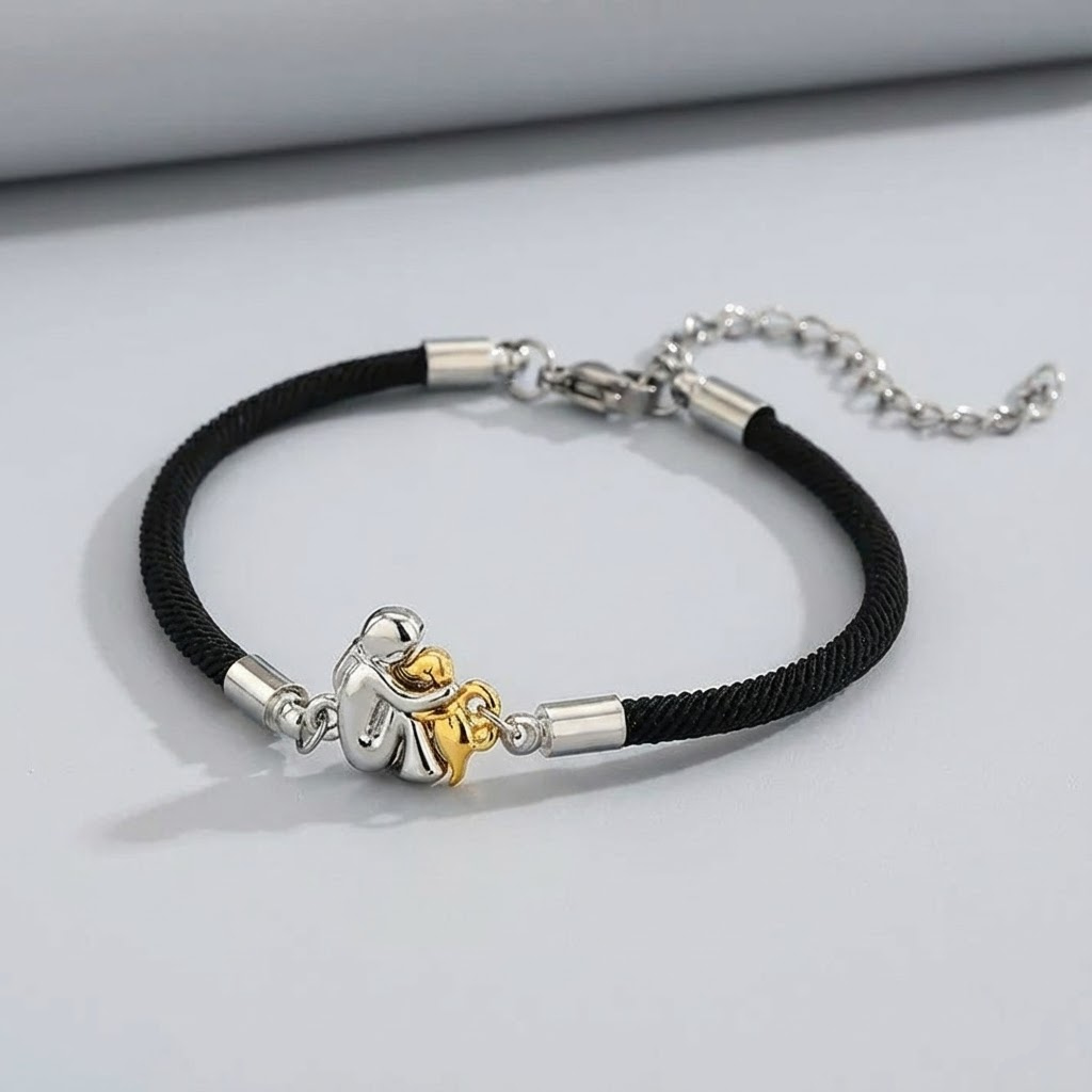 L'Étreinte Éternelle - Bracelet à Breloque