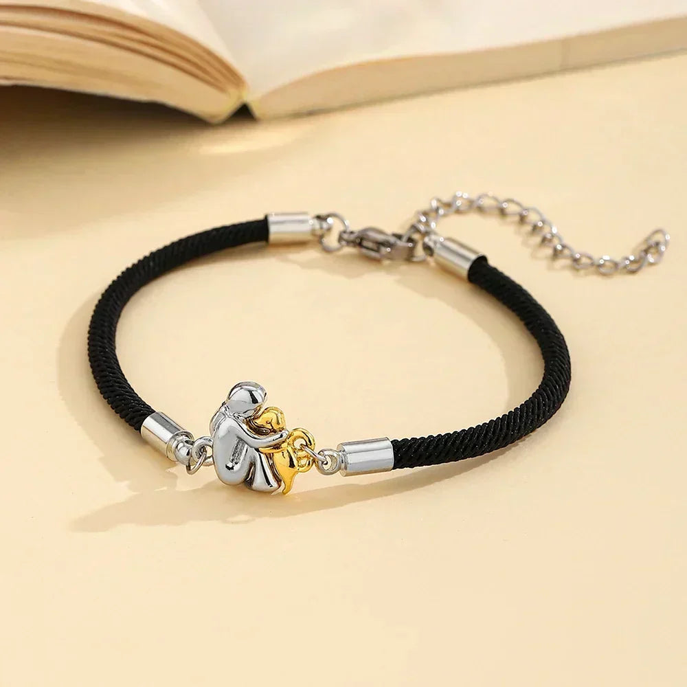 L'Étreinte Éternelle - Bracelet à Breloque