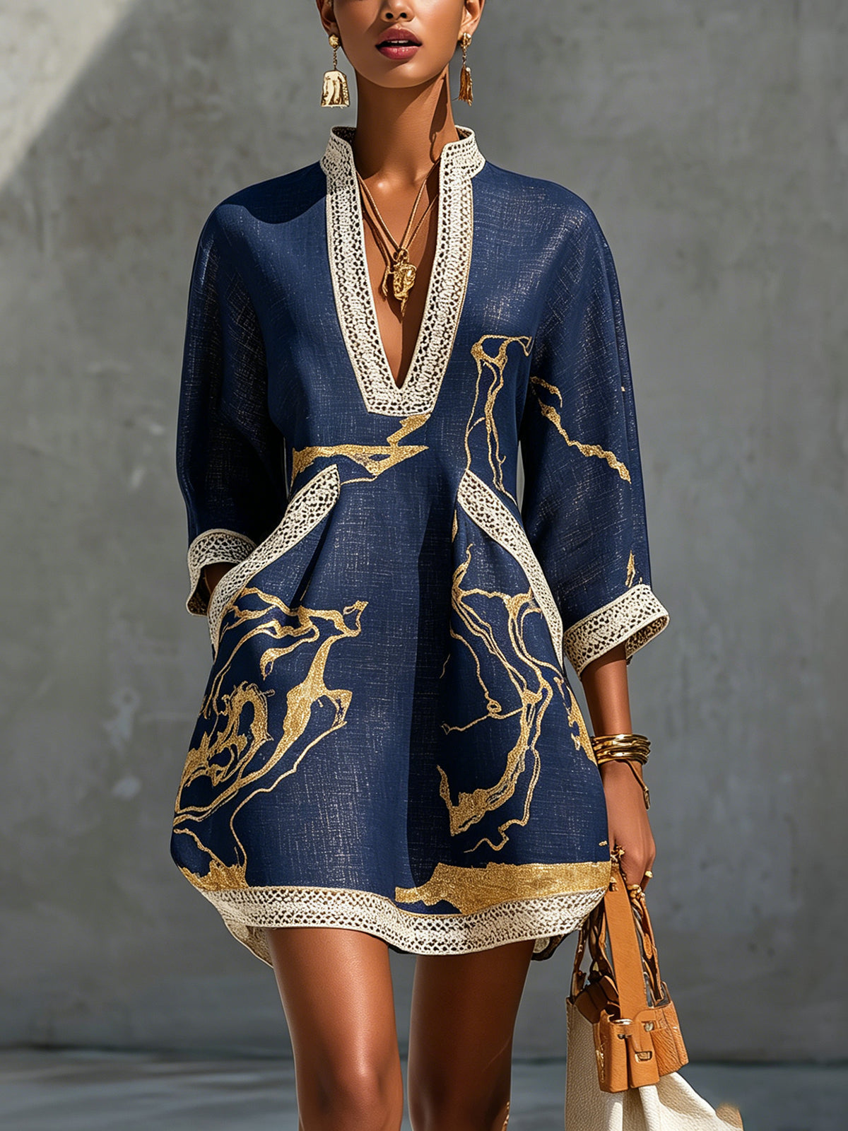 Domitille | Mini Robe Noire Imprimé Marbre Doré et Dentelle Crochet
