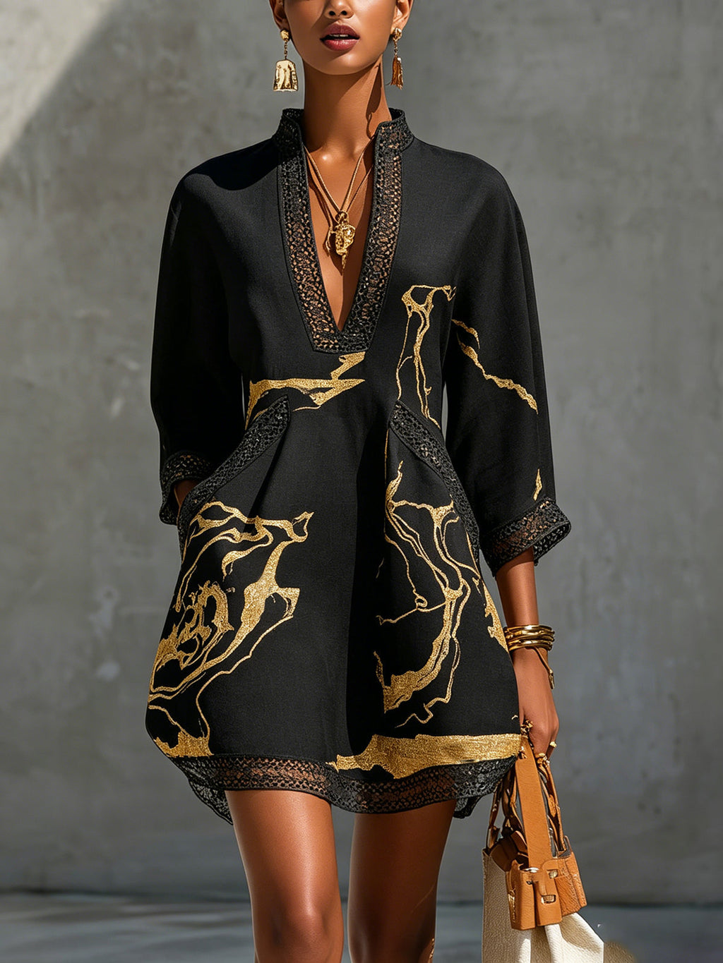 Domitille | Mini Robe Noire Imprimé Marbre Doré et Dentelle Crochet